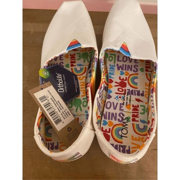 TOMS 7 NWT rainbow pride LGBTQ Alpargata Pride Slip-On White Rainbow shoes - Picture 5 of 6